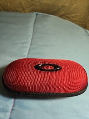 Oakley Large Soft Vault Sunglasses or Eyeglass Case in Ballistic Red EUC